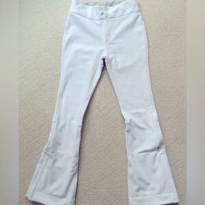 Obermeyer Bond Ski Pant
Stretch pant, size 4
Waterproof, Breathable
Worn Once
